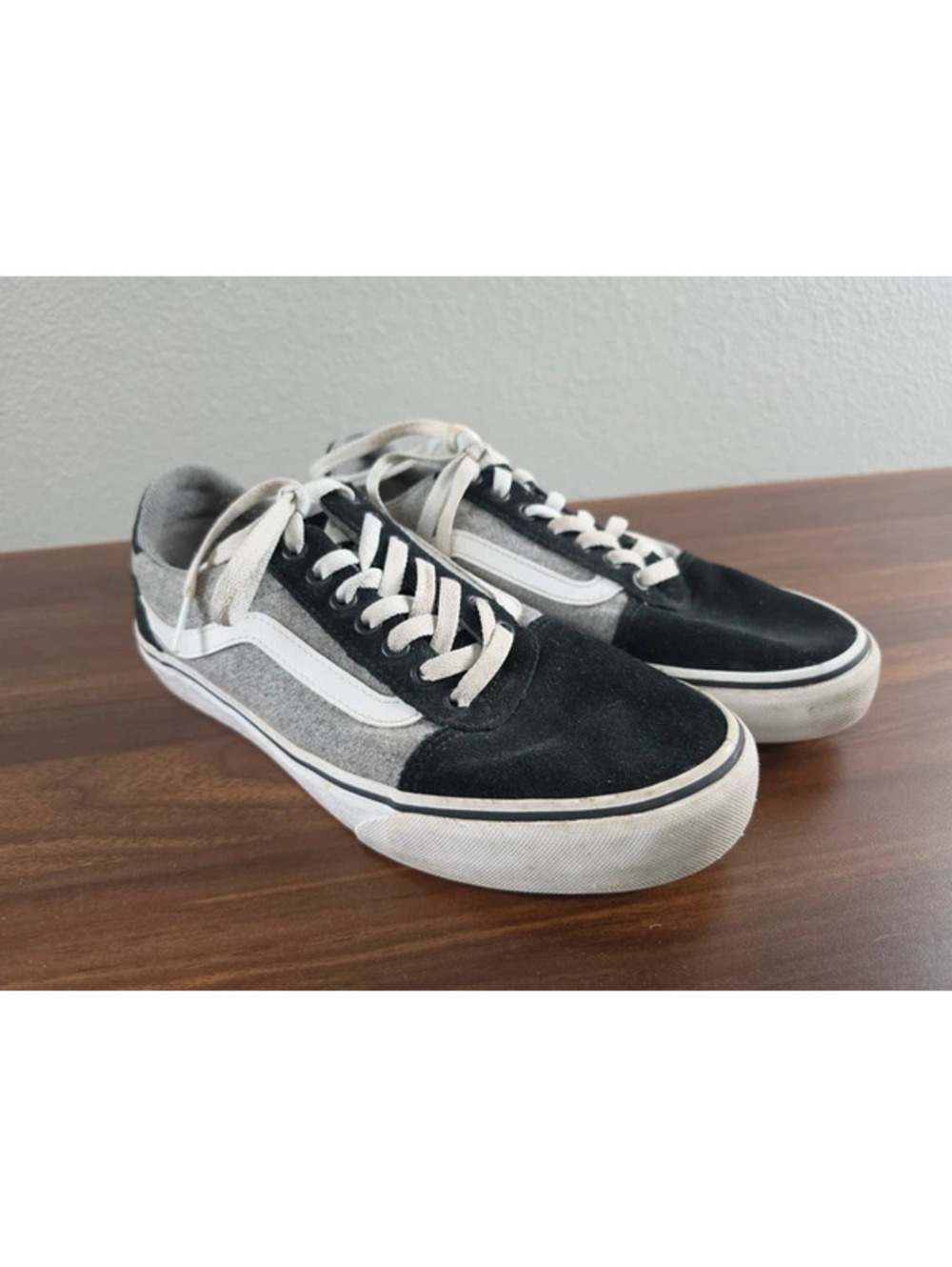Vans Mens 8.5 gray,black and white Shoe